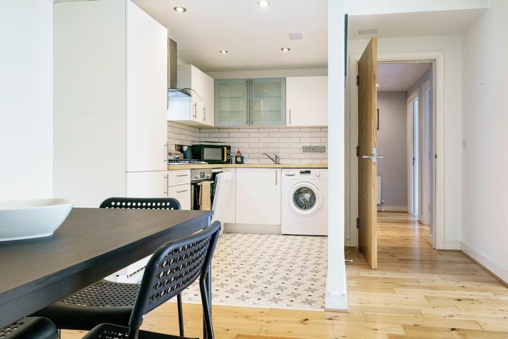 Stylish City Centre 2 Bedroom Apartment With Belfast Cityscape View Esterno foto